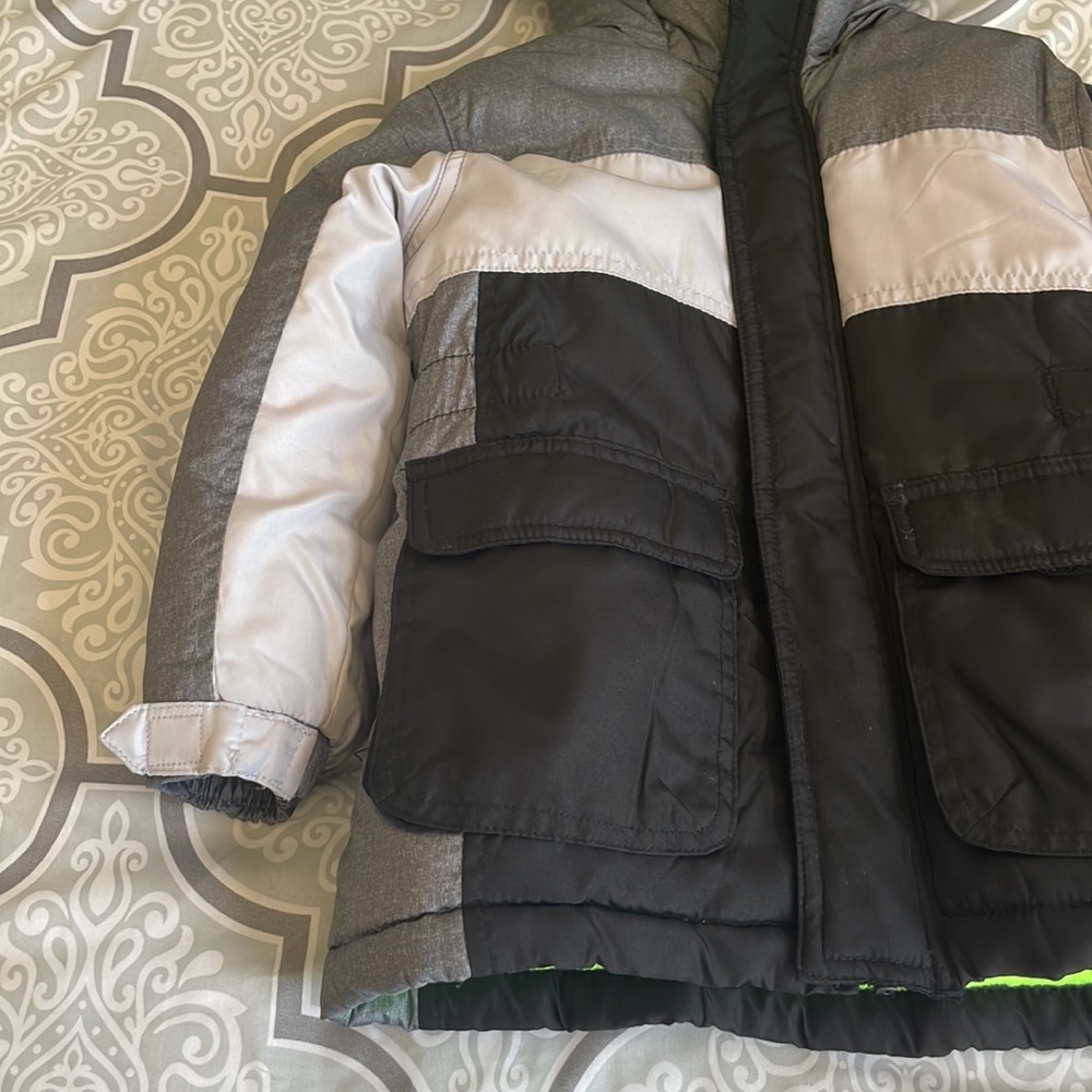 ❄️ OshKosh Winter Jacket ❄️ - Picture 4 of 8